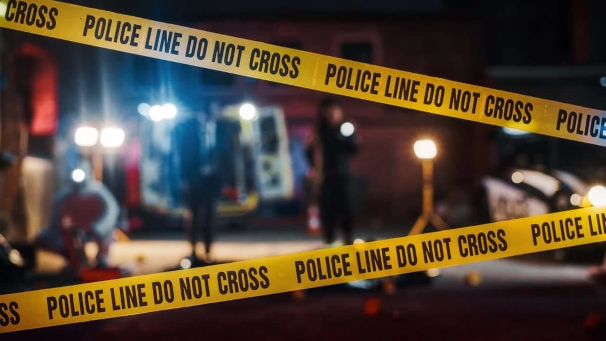 Mans Body recovered from manhole in Kolkata