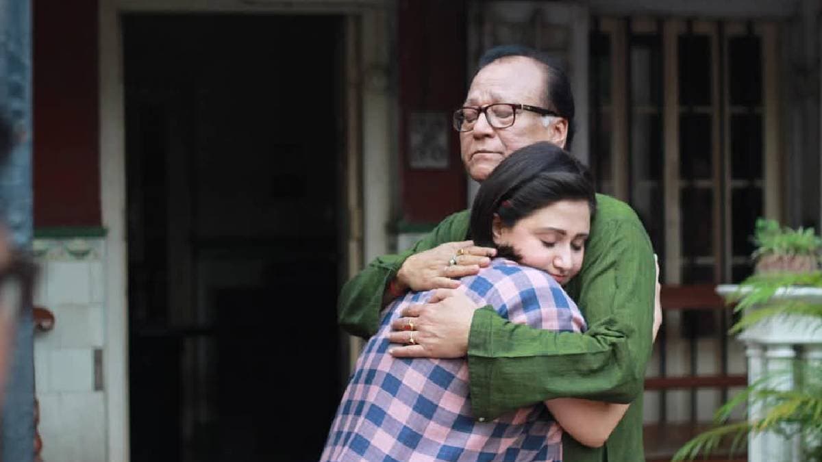 Popular bengali actress Swastika Mukherjee s open letter to her late father Santu Mukherjee on his birth anniversary ENT