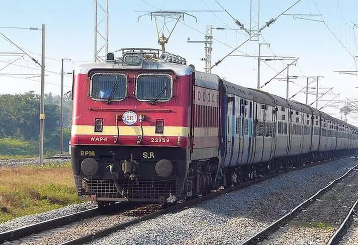 eastern railway is providing special trains to darjeeling gnr