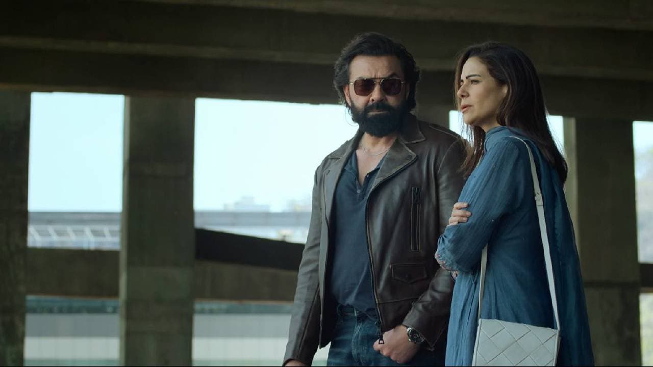 Bobby and Mona in The Bads Of Bollywood