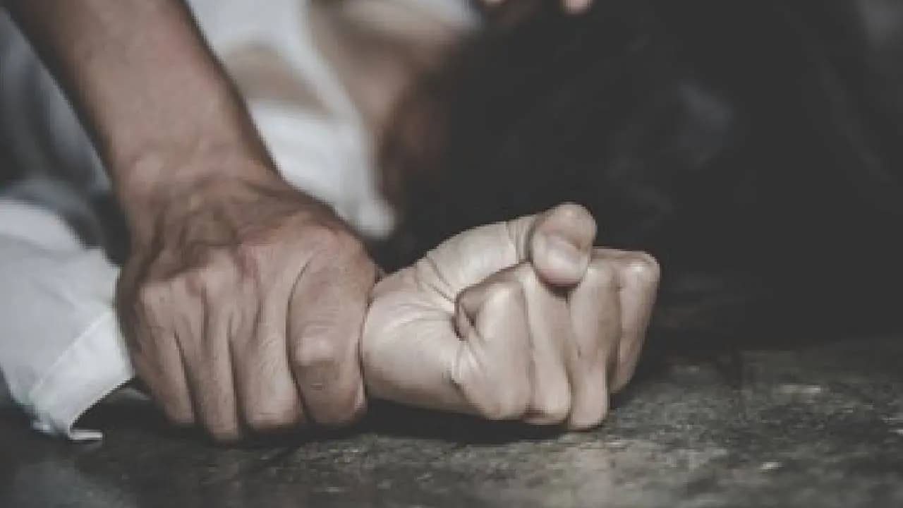 Married Woman Physically Assaulted On Road Whole Act Filmed As Onlookers Watch In Bihar