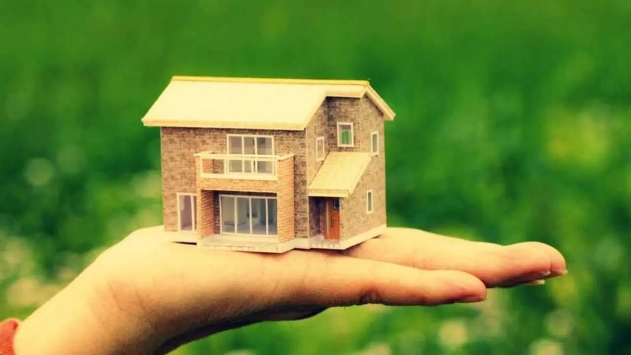 Vastu Shastra Tips: 5 Signs of Negative Energy at Home and Simple Remedies for Peace