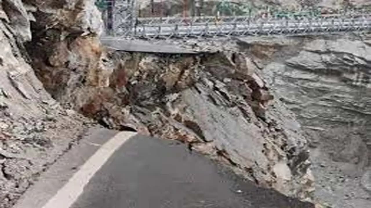 Dire Situation in Sikkim: Lachen Cut Off by Landslide! Many Tourists Stranded.