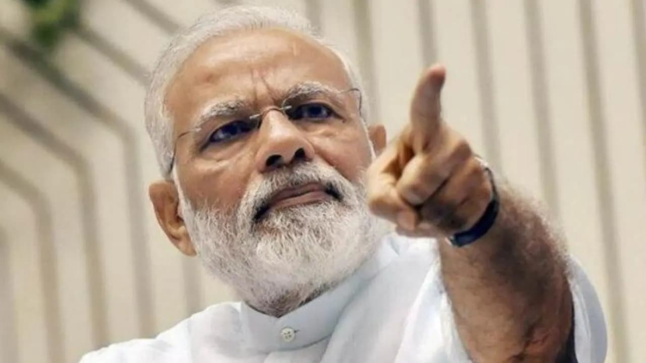 PM modi keen to change journalism courses