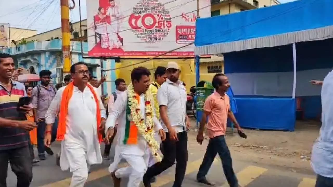 Krishnanagar BJP Candidates Sprint to File Nomination After Massive Rally Causes Traffic Snarls