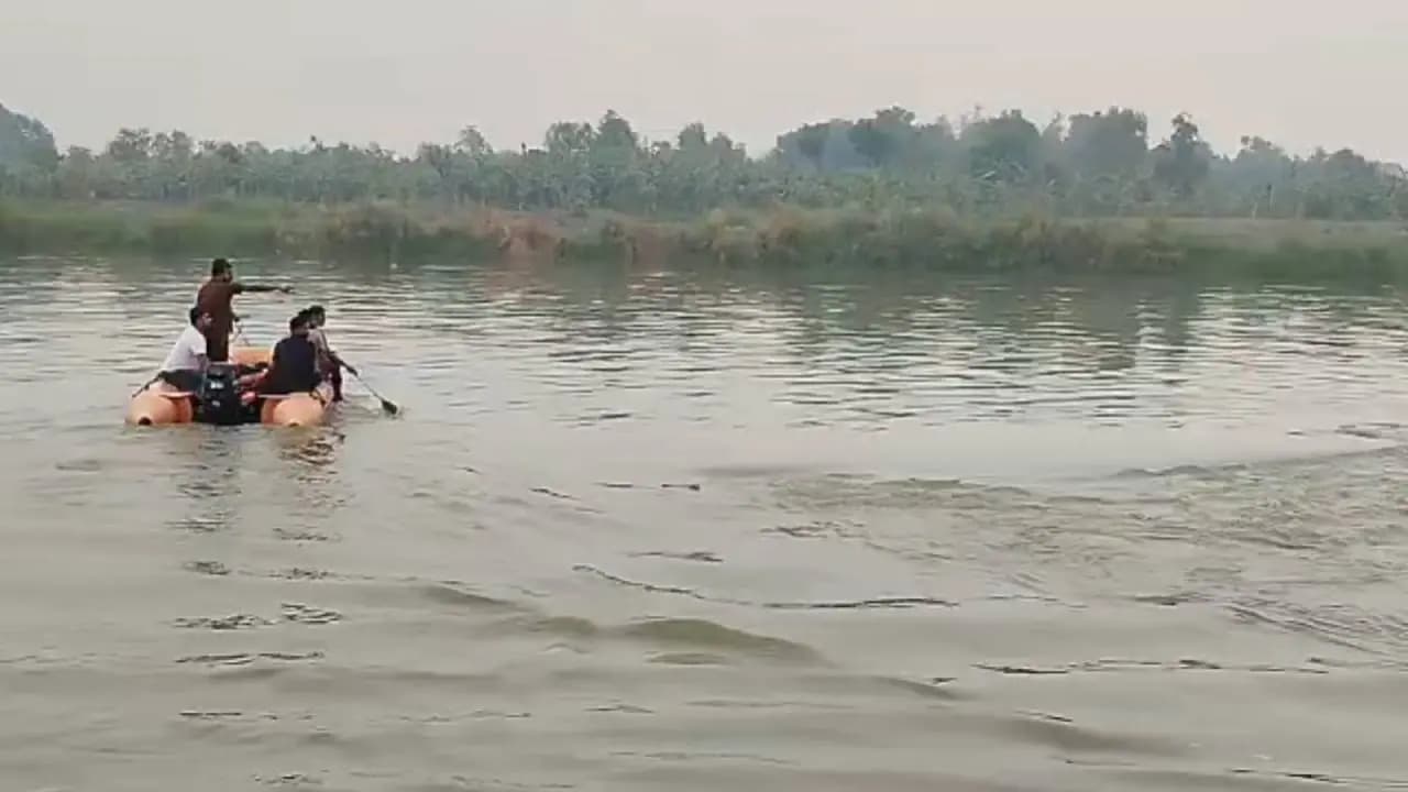 Two Workers from Murshidabad Die as Sand-Laden Vessel Sinks in Katwa