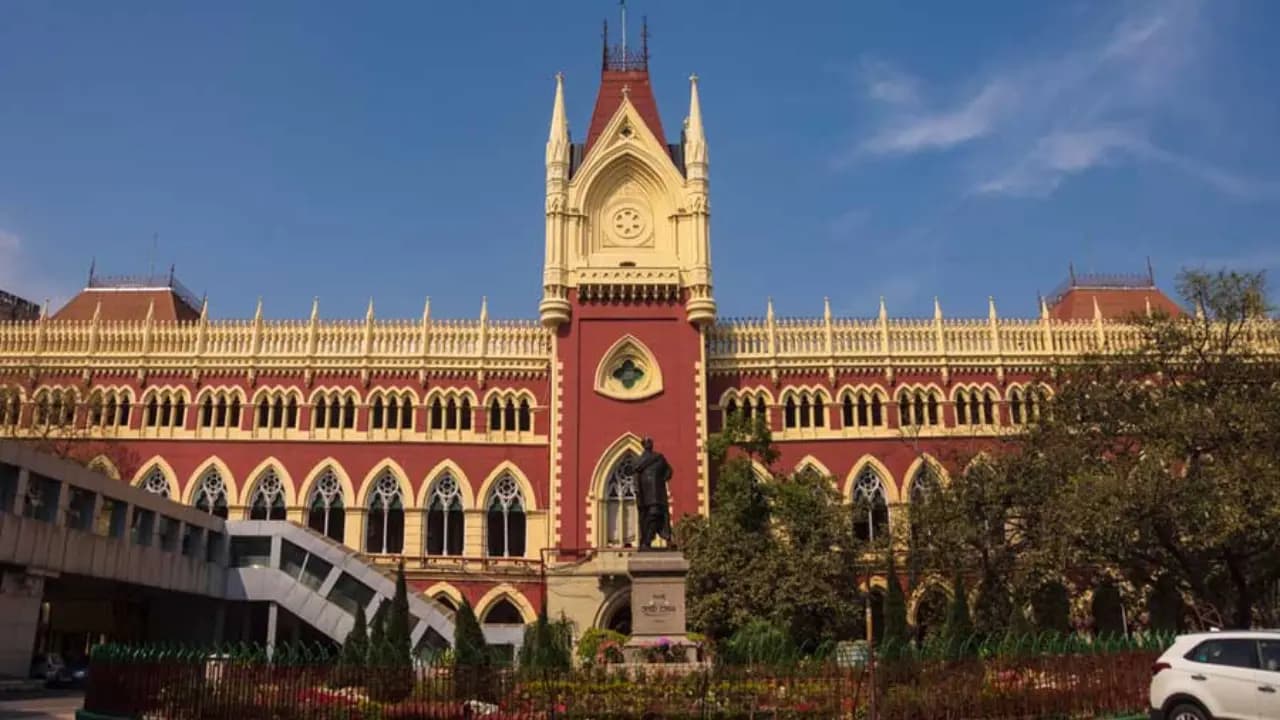 Calcutta High Court quashes the recruitment of college professors as presiding officer slams ECI