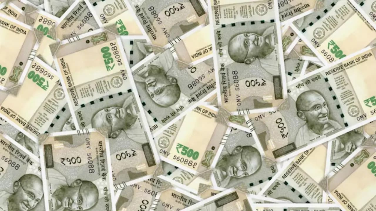 Malda News: Mountain of cash recovered in Malda Police raid overnight finds crores of rupees cough syrup laptop seized three arrested