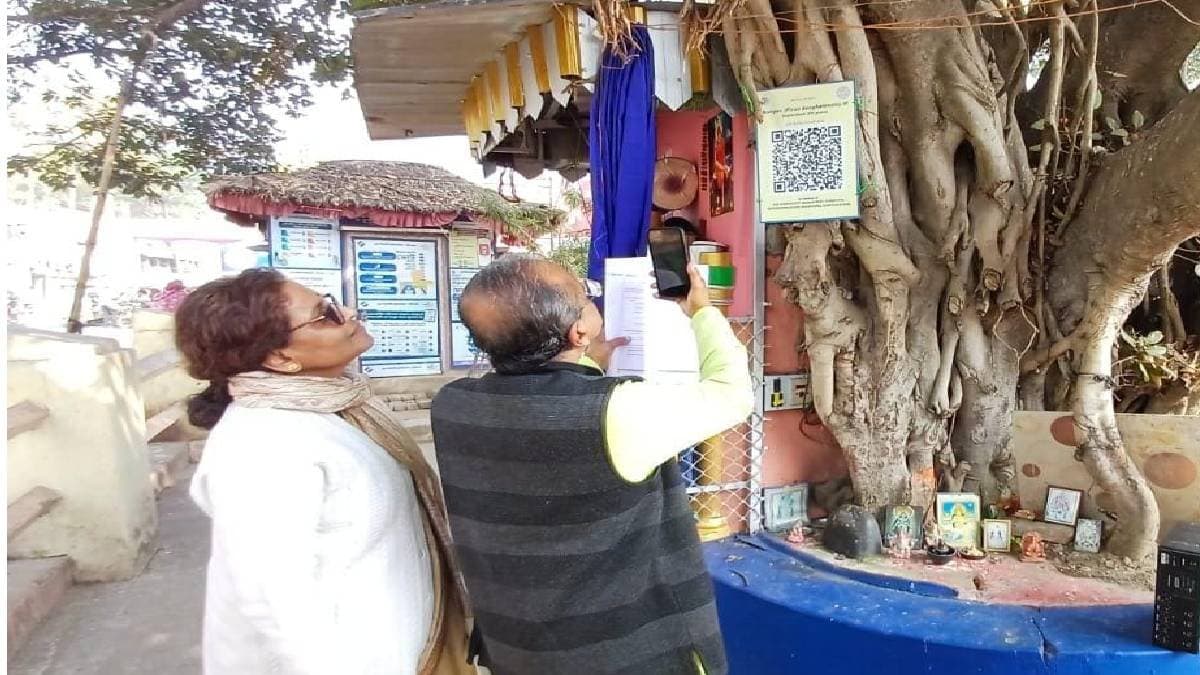 chandannagar municipality provide identity for century old several trees BY qr code scan option