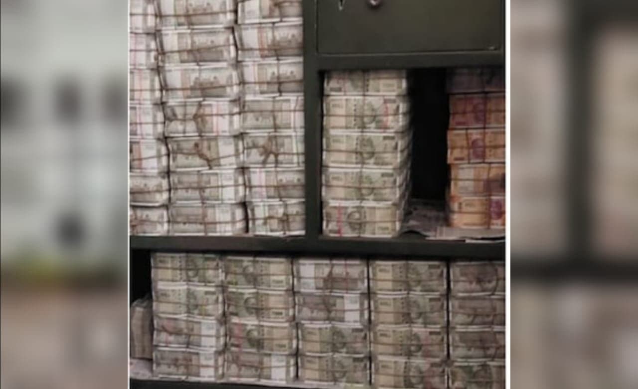 100 crore cash in congress mp house in jharkhand