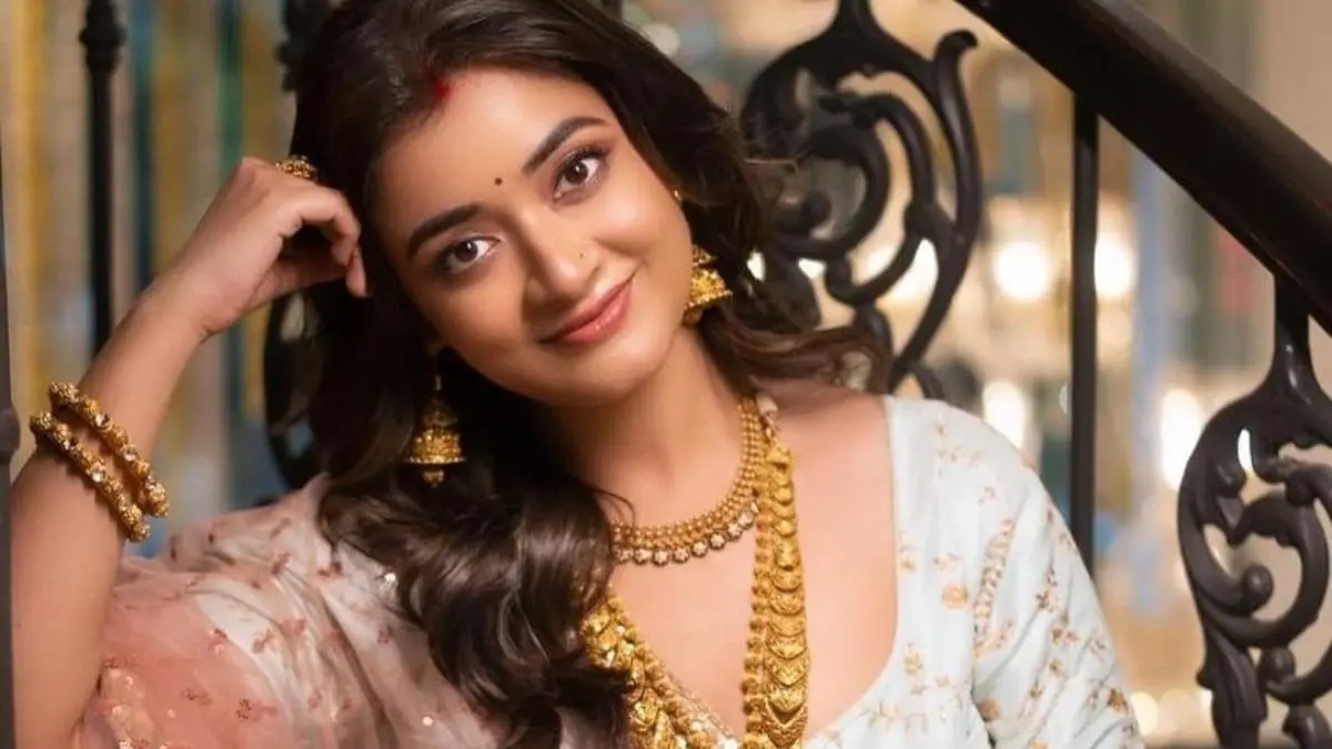 Actress Sriparna Roy is finally returning to Bengali television after marriage ent