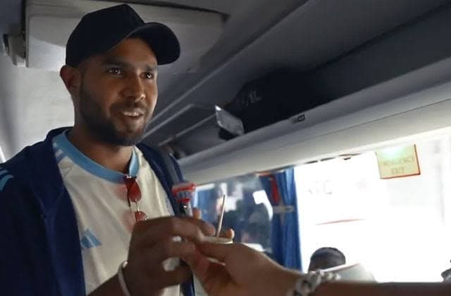 Pant teases harshit Rana with a lollipop as India arrive at Canberra spt