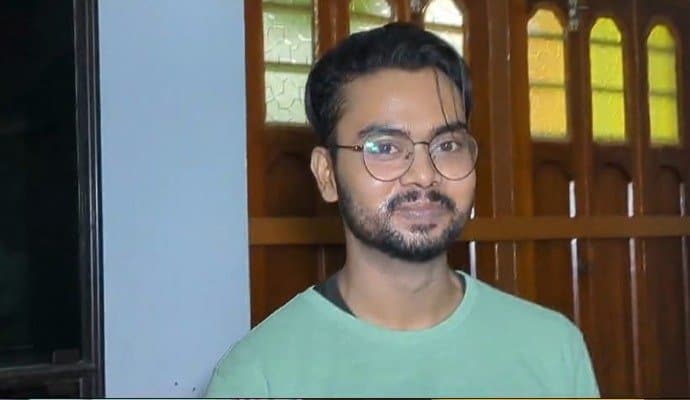 Dankuni medical student back from Bangladesh gnr