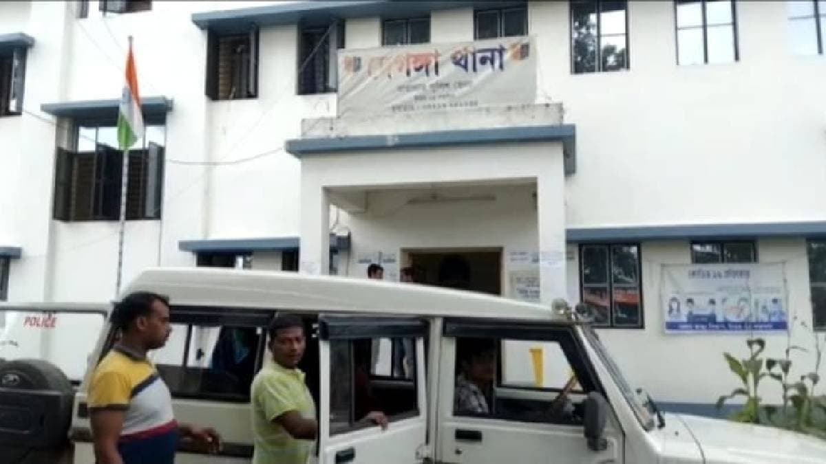 In a daring bid miscreants looted a house at deganga gnr
