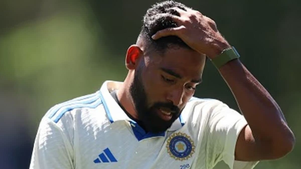 Josh Hazlewood bats for Mohammed Siraj spt