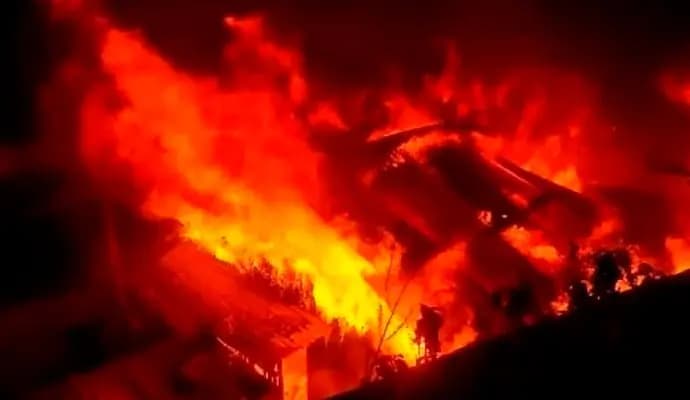 Fire at jutemil in howrah