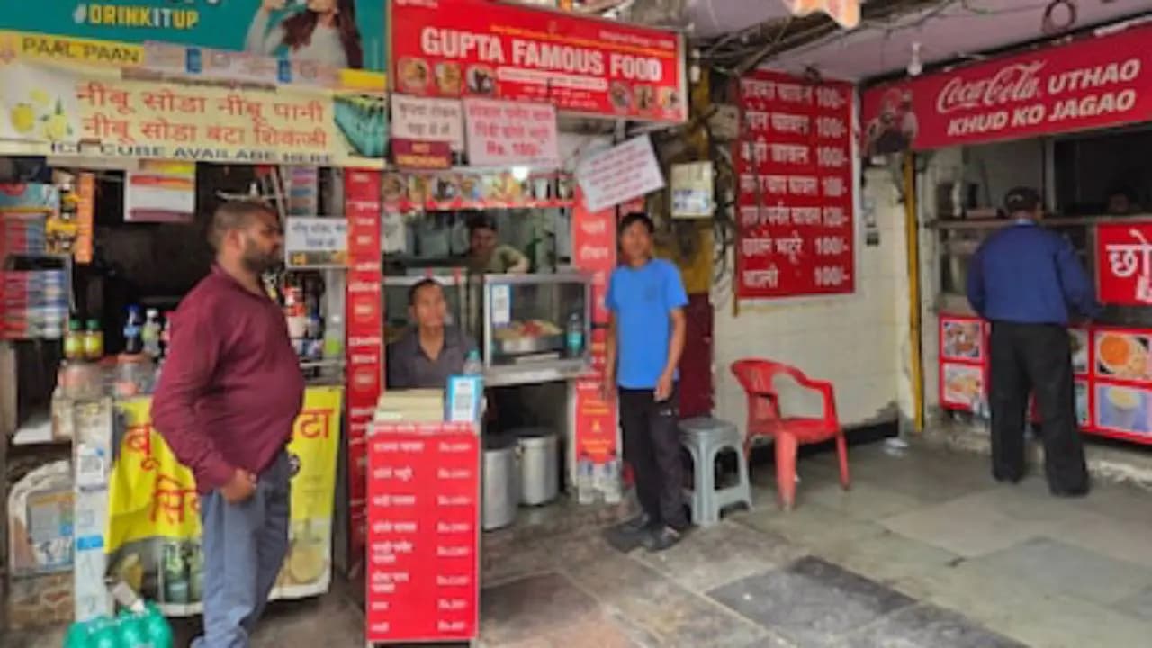 West Asia Crisis Takes A Bite From Delhis Buzzing Street Food Culture