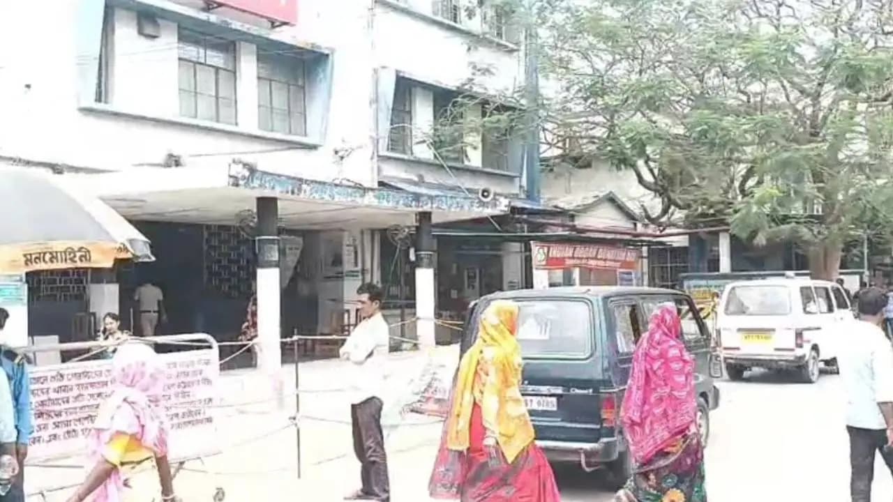 Terrible road accident at Nadia-Murshidabad border