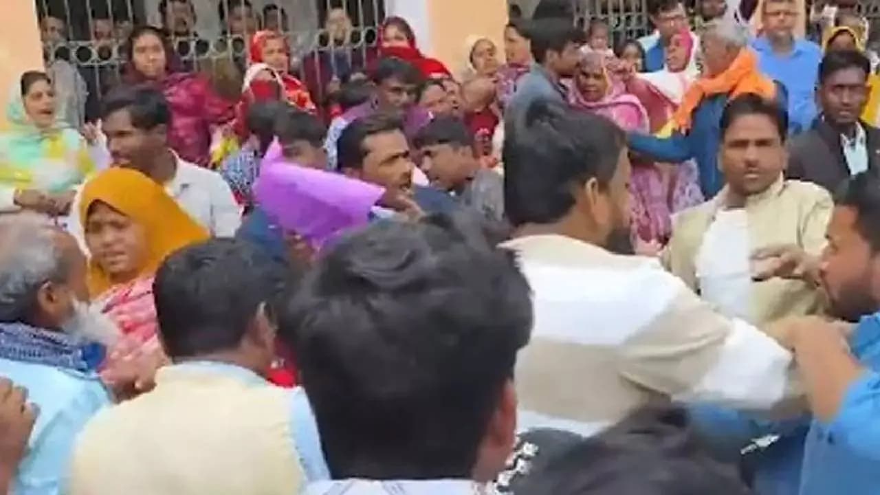 Chaos in malda as agitated people shows protest in kaliachak