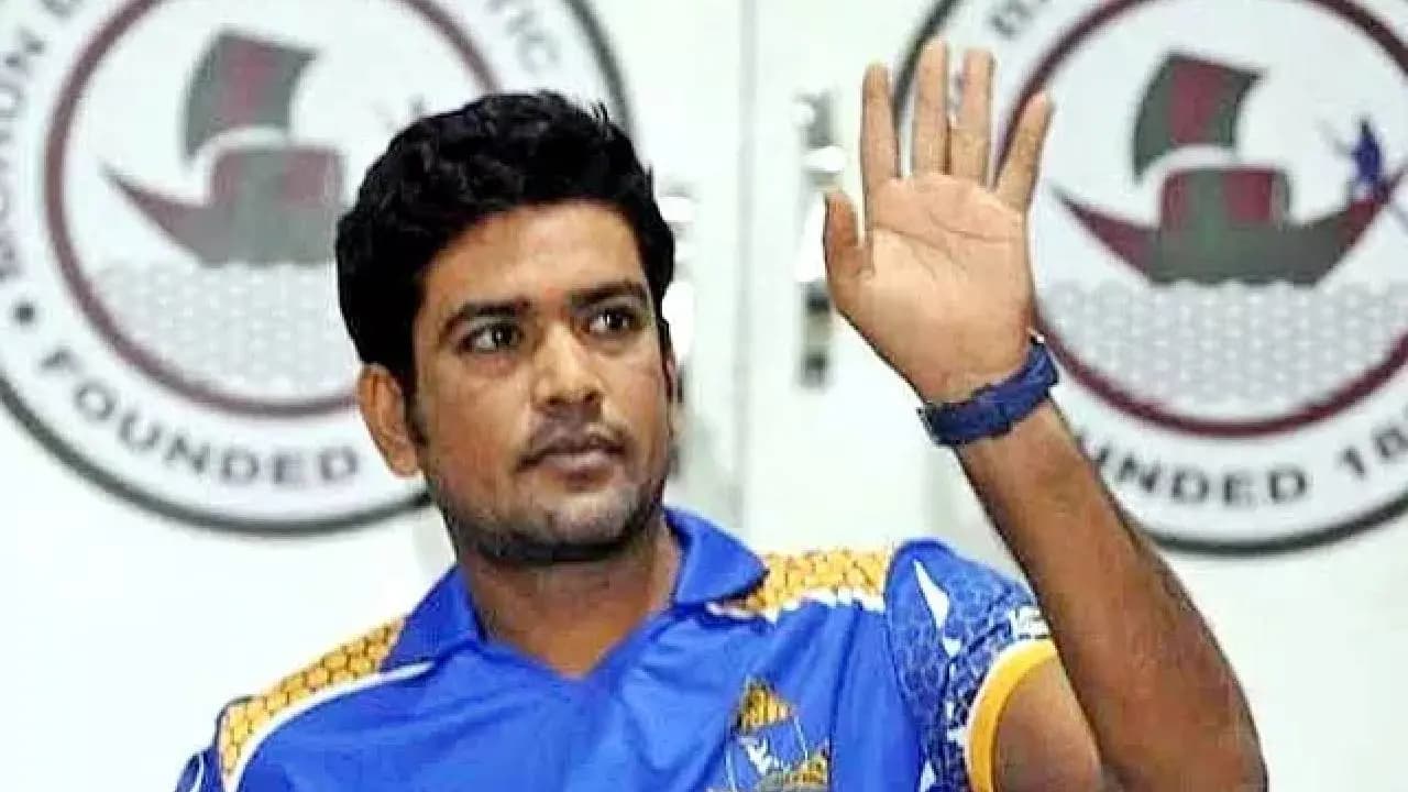 Former cricketer Laxmiratan Shuklas father passes away