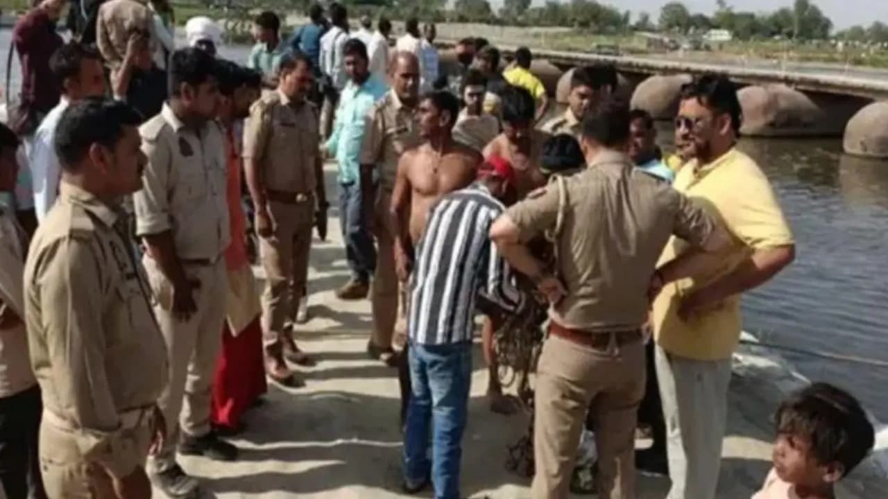 10 dead as boat carrying pilgrims capsizes in the Jamuna