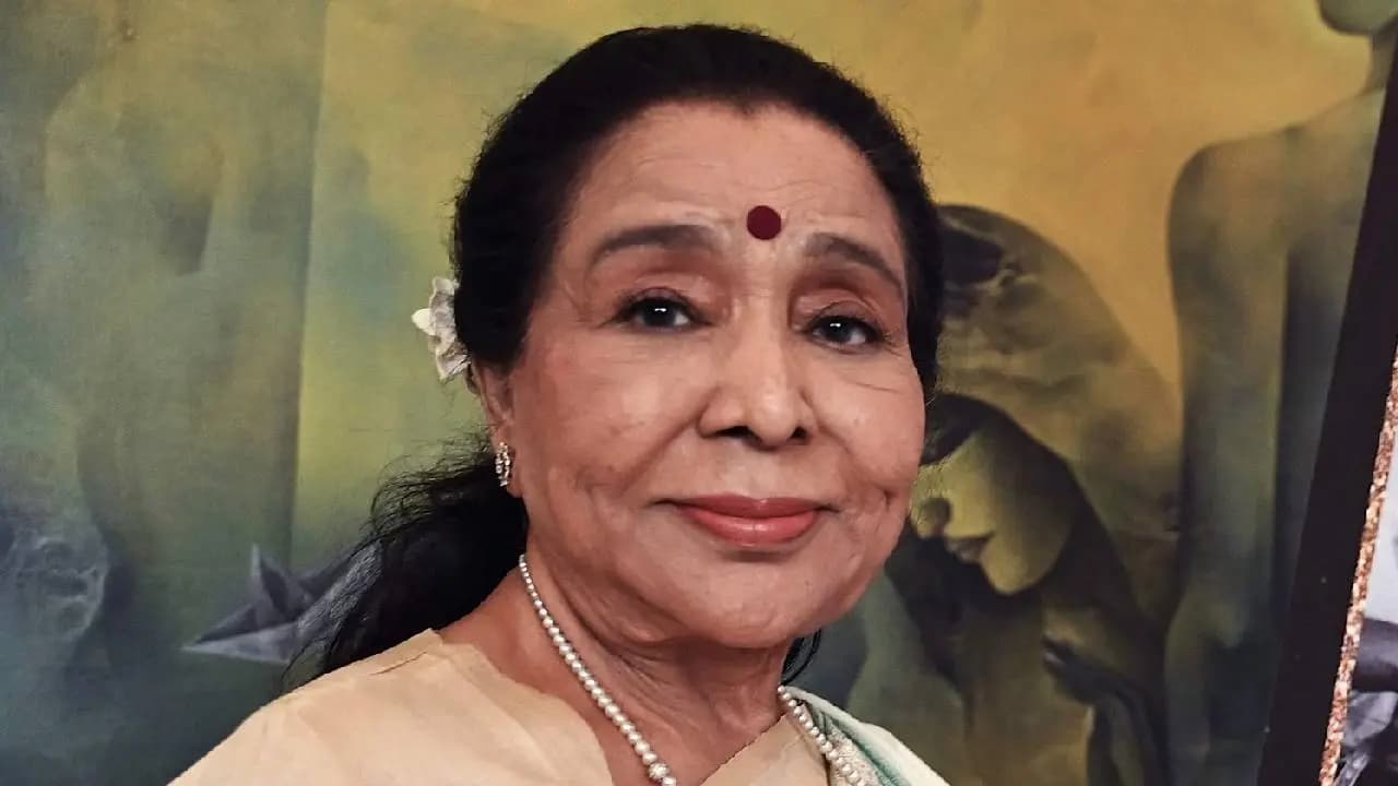 Asha Bhosle Hospitalised: Legendary Singer Suffers Heart Attack in Mumbai