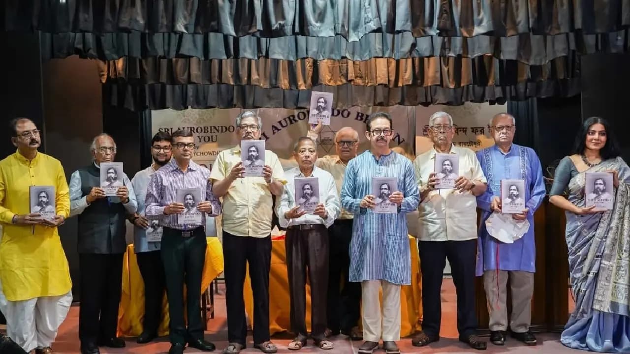 𝐒𝐫𝐢 𝐀𝐮𝐫𝐨𝐛𝐢𝐧𝐝𝐨 𝐅𝐨𝐫 𝐘𝐨𝐮 a literary tribute by Satyam Roychowdhury launched