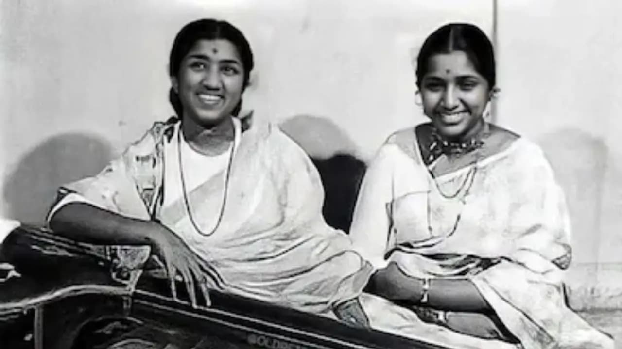 Death brought Lata Mangeshkar and Asha Bhosle together! Do you know what similarities there are in the deaths of the two sisters?
