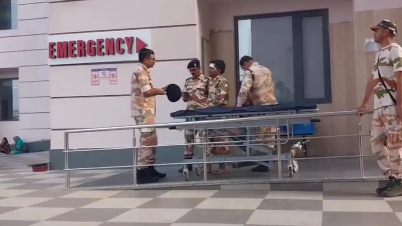 Horrific accident in Hooghly early in the morning