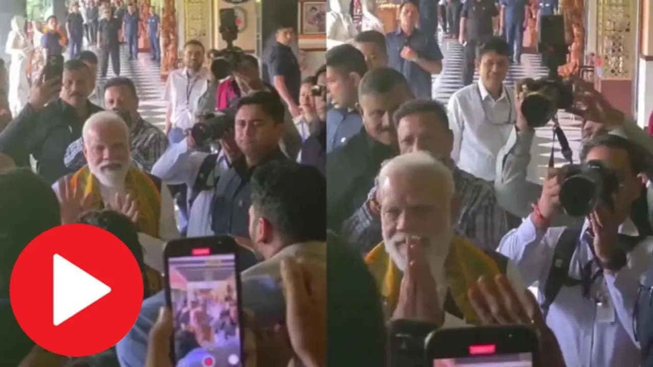 PM Narendra Modi surprisingly apologised to newly weds in Siliguru watch the video