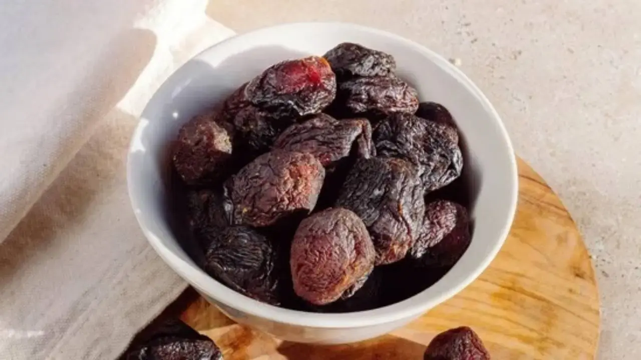 Prunes for Constipation: How This Natural Superfood Acts as Medicine to Relieve Digestive Issues