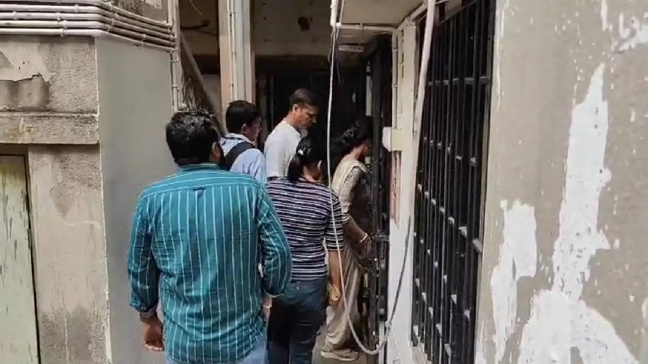 ED Conducts Early Morning Raids on Promoter and Former Kalighat Police Station OC in Kolkata