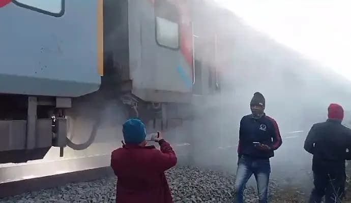 fire at running train in malda