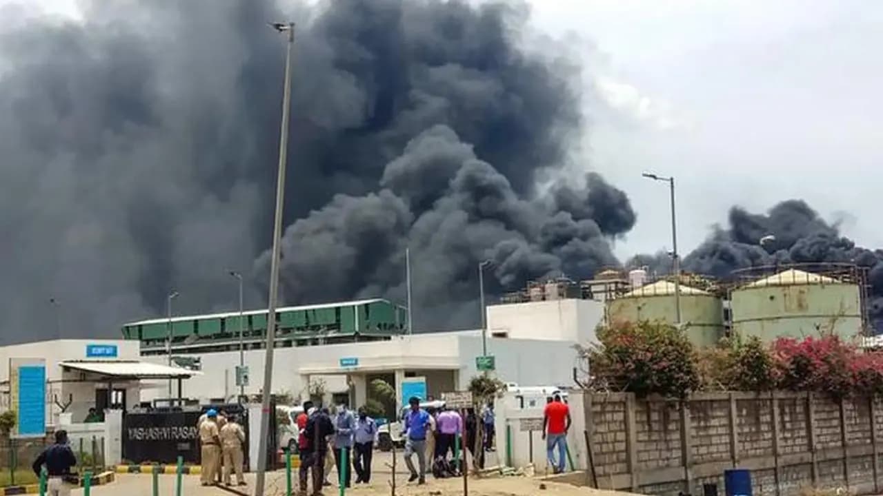 Fire breaks in gujarat chemical factory 15 workers dead