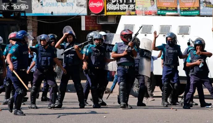 Bangladesh protests: দেশজুড়ে বন্ধ ইন্টারনেট পরিষেবা। যোগাযোগ বিচ্ছিন্ন সমগ্র দেশের। অগ্নিগর্ভ বাংলাদেশে মৃত বেড়ে ৩৯.