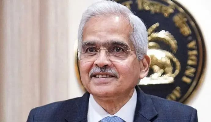 ইএমআই এক থাকার ফলে বাড়তি বোঝা চাপছে না মধ্যবিত্তের মাথায়।
