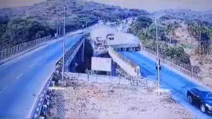 Multiple vehicles collide in Tamil Nadu, 4 dead, 8 injured