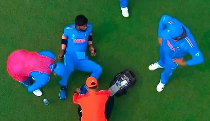 Hardik Pandya In Pain After Suffering Leg Injury, Leaves Field