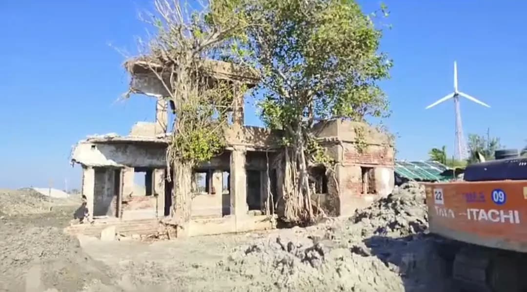 The repair work of the broken dam in bakkhali_gnr