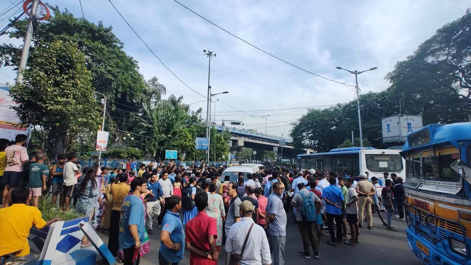 Kolkata Child dies in accident in Ultodanga gnr