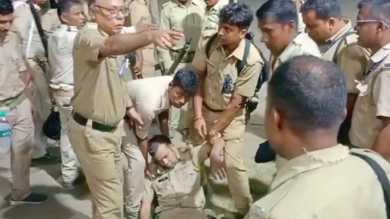 Kolkata Police constable falls ill on polling duty