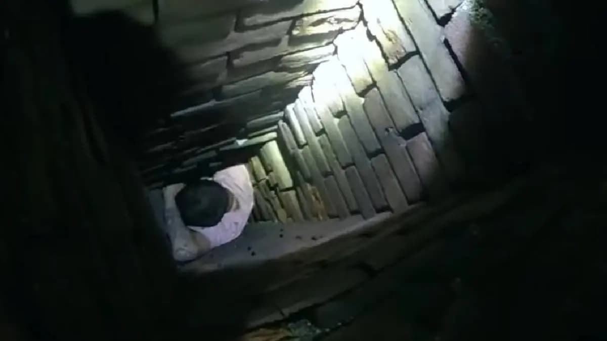 33-year-old Tries Santa-style Escape From Police Gets Stuck In Chimney Instead gnr