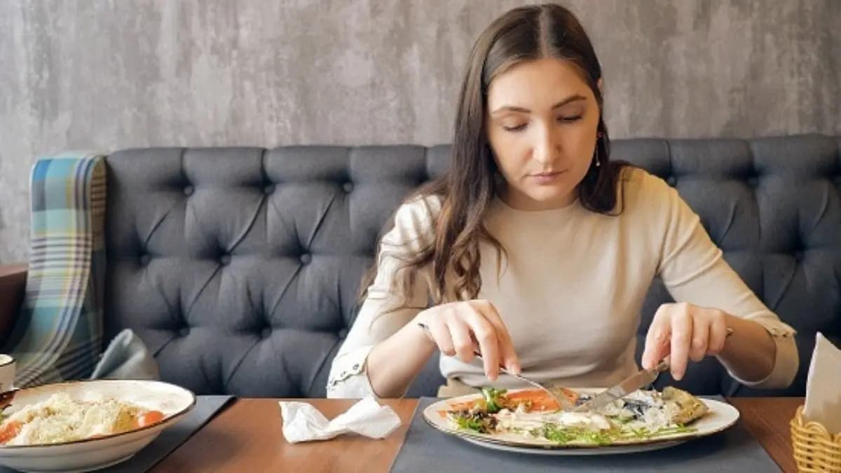 How many times eating is good for health in a day lif