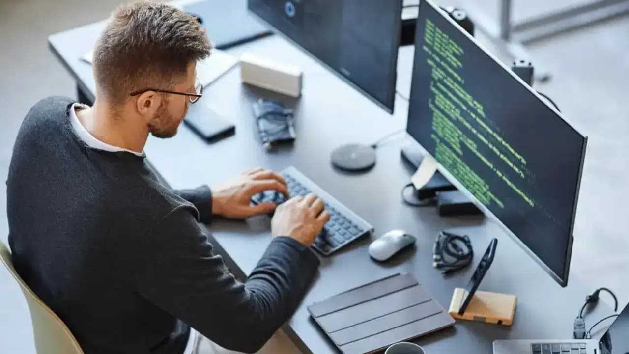 Tech CEO warns students against choosing computer science for money