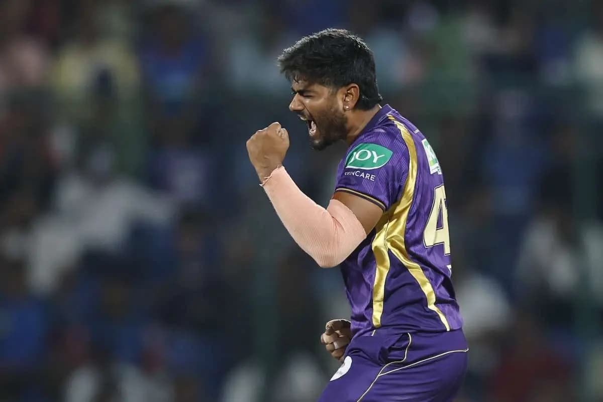 Delhi surrender to KKR spinners, post a total of 142 runs at Arun Jaitley Stadium