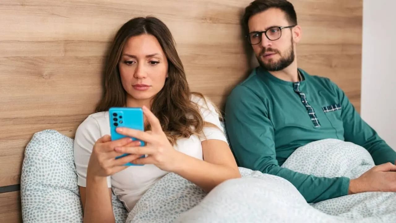 Is Your Partner Hiding Money 5 Warning Signs of Financial Infidelity in Marriage