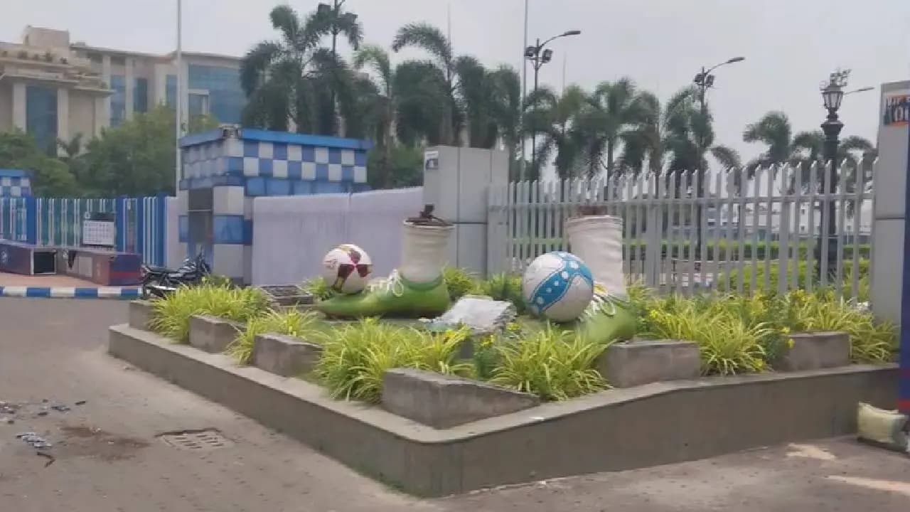 Biswa Bangla Designed Statue Removed from Salt Lake Stadium after ISL Ended