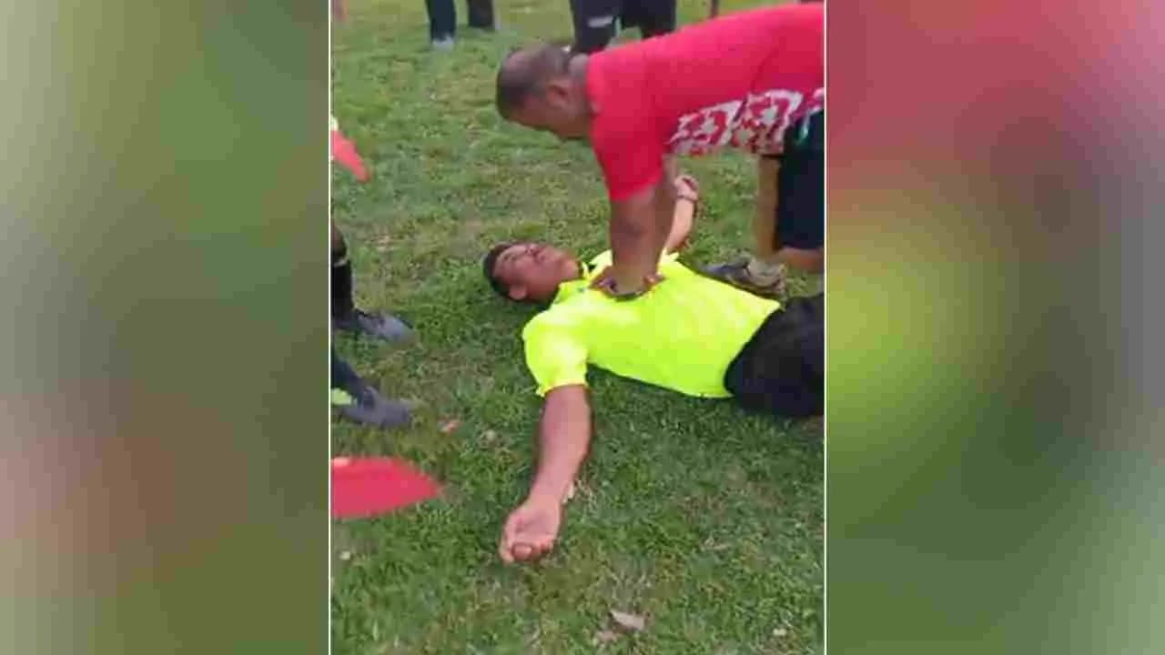 In Mogra footballers assaulted the referee on the football field