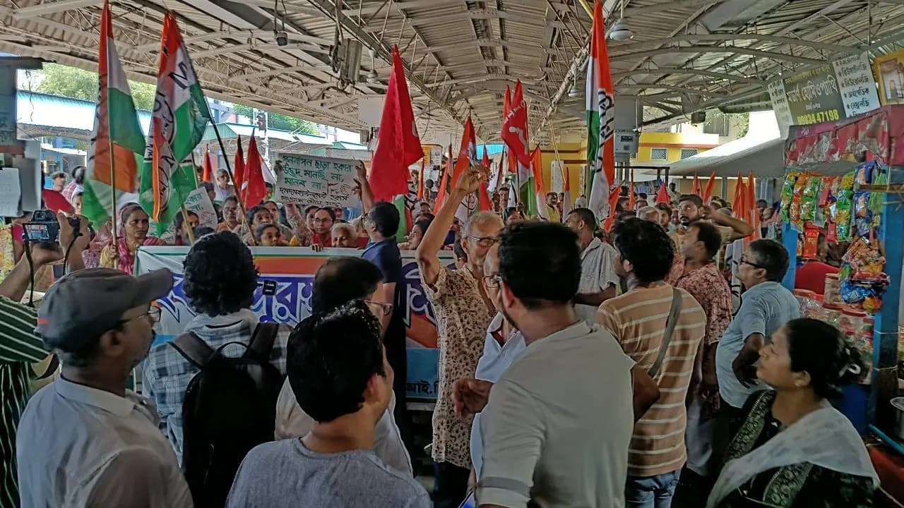 CITU INTUC deputation at dumdum railway station against illegal evacuation