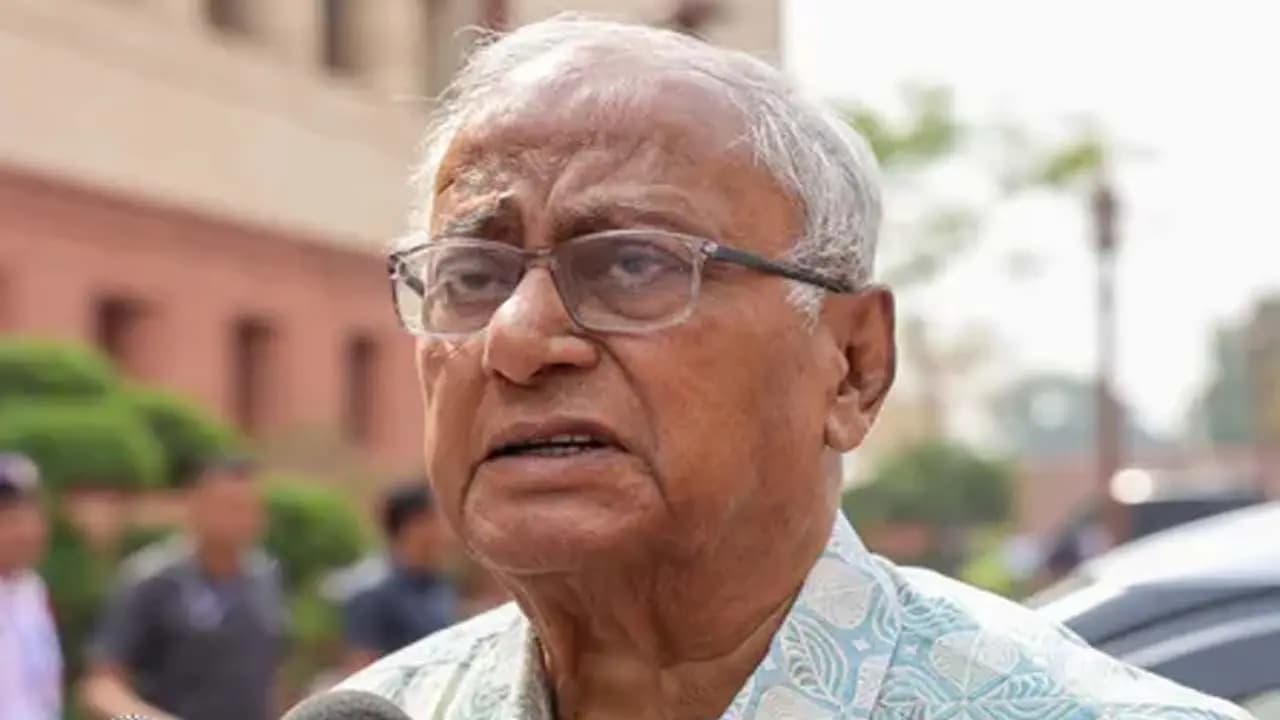 Upon spotting MP Saugata Roy in Nimta eggs were hurled at him and slogans of chor were raised